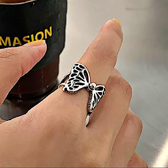 STERLING SILVER ANGEL WING & HOLLO OUT BUTTERFLY RING SET - Picture 7 of 8